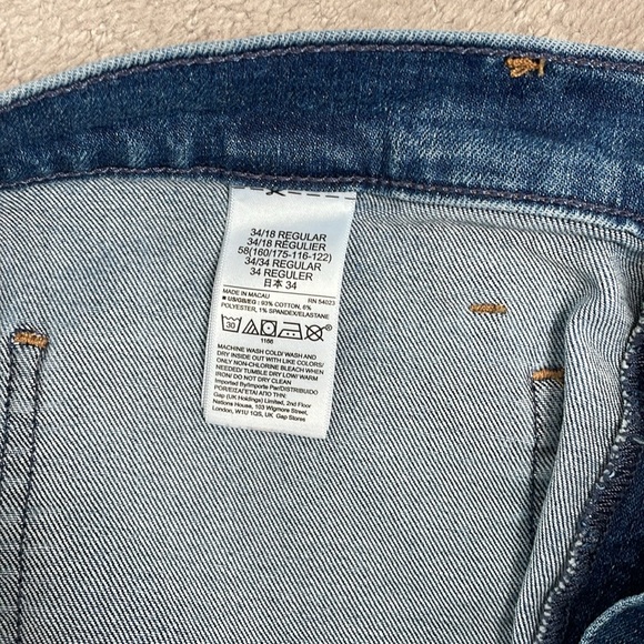 GAP Medium Wash Flare High Rise Denim Jeans with Patch Pockets.  Size 34 / 18R - Picture 5 of 5